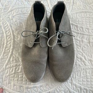 johnnie-O Men's Chukka Boots in Gray Suede